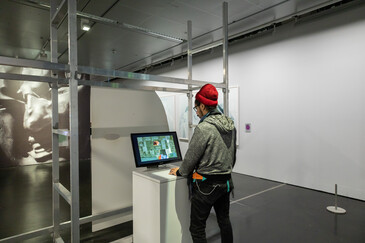 Screenshot of the artwork Sniper
View of the Sniper installation in exhibition context